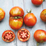 Tomatene kan variere i størrelse, men den gode smaken er den samme.